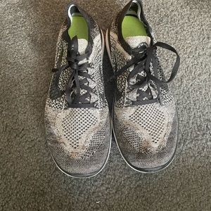 Nike Women’s Speckled Gray and Black Gym Shoe